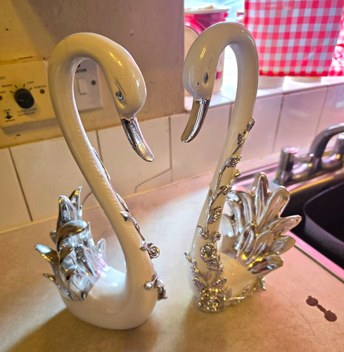 White silver swan figurines - silver,
