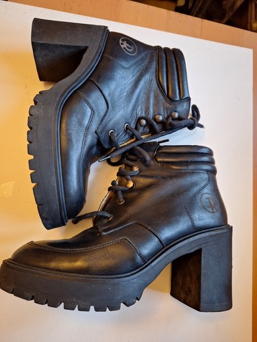 Red dead black boots - red,