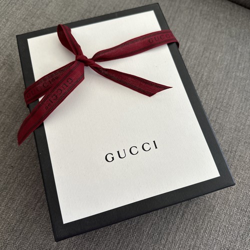 100 auth gucci gift box - 100%,
