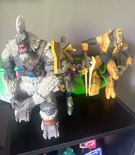 Halo figures bundle with - , a