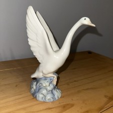 Nao Lladro White Dove Figurine