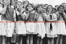 F018505 Girls playing