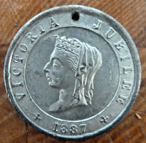 Vintage medal queen - medal,