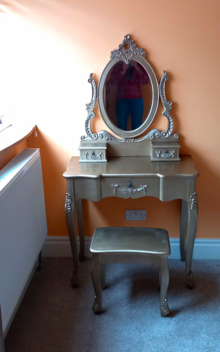 Gold freestanding dressing - gold,