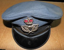 RAF OFFICERS PEAKED CAP & BADGE SIZE 57    7 1/8"