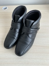 Brand New Ladies Black Pavers