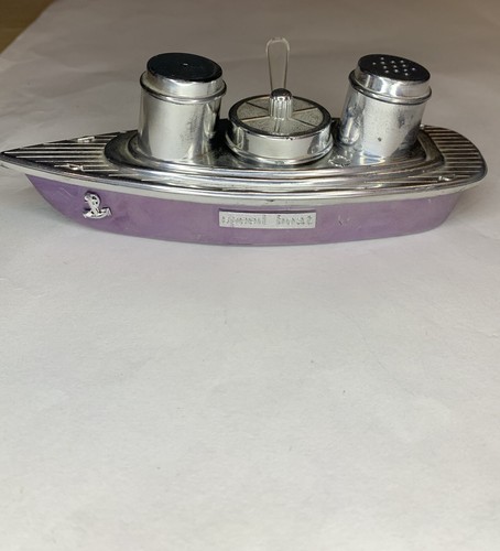 Speed boat salt - salt, pepper