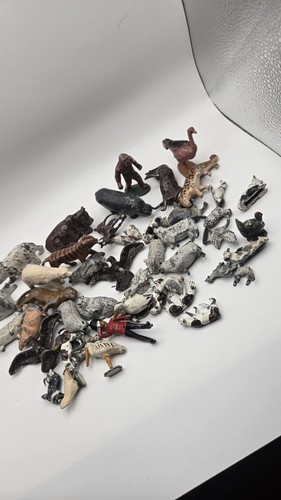 Painted lead figures britains - figures,,