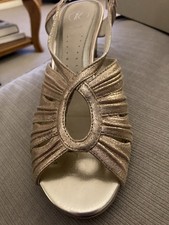 Clarks K Gold sandalsSize5.5