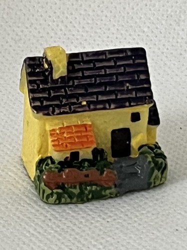 Dolls house miniature dolls