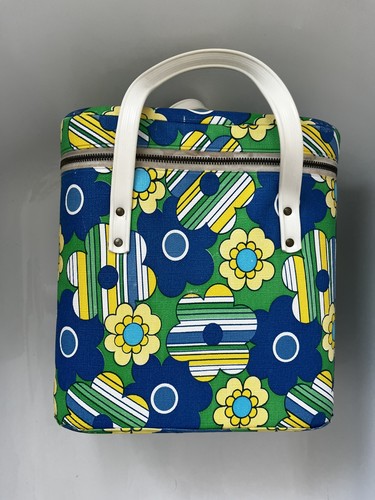 Vintage 1970 floral design - 1970's,