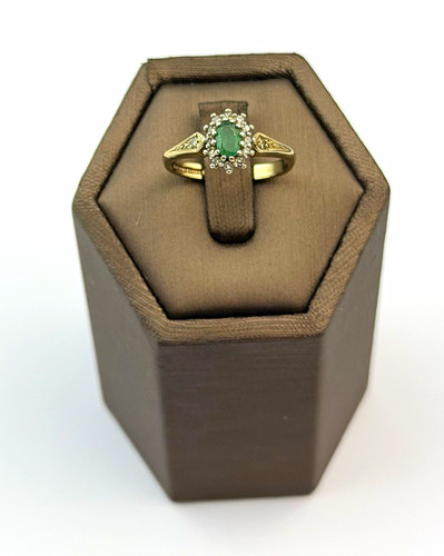 9ct yellow gold emerald - , and