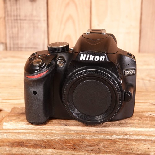 Used nikon d3200 - nikon,