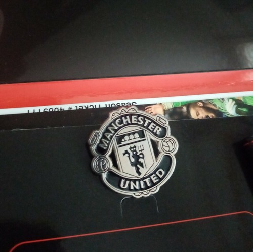 Manchester united pin badge - united,