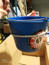 CALF HORSE SHEEP PIG EQUINE LIVESTOCK BUCKET HOLDER CLAMP 5LT BUCKET AND HOLDER