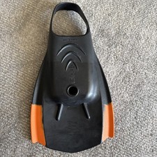 SINGLE The Edge? Bodyboard Fin M: US 7-7.5 UK 6.5-7 One only - other lost at sea