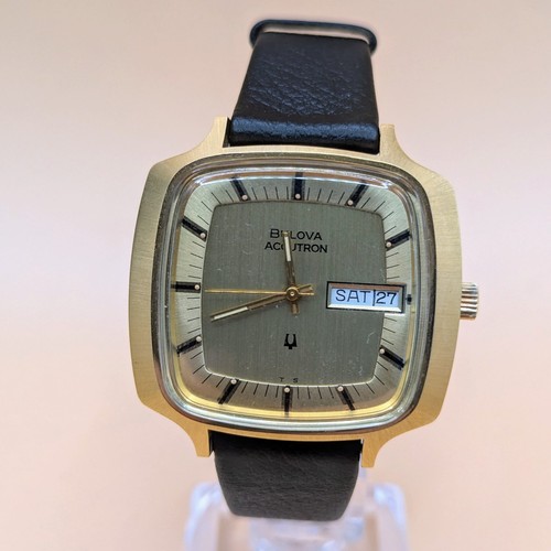Vintage 1976 men bulova - vintage,