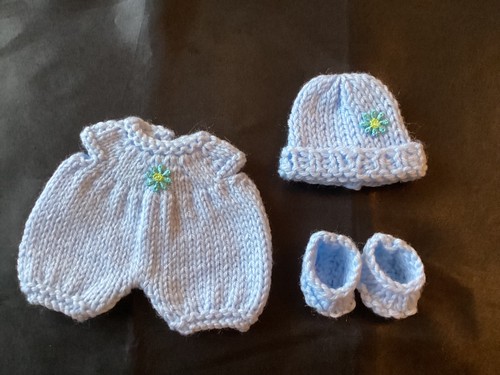 Hand knitted dolls clothes - , to