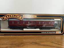 Mainline Railways 00 Gauge 50’ Parcels Van Coach BG LMS Maroon Model 37118