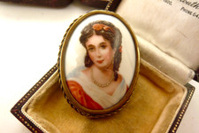 VINTAGE LIMOGES HAND PAINTED PORCELAIN PORTRAIT LADY BROOCH PIN