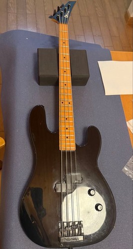 Charvel jackson model 1b - charvel,