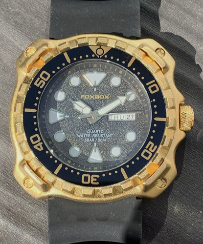Divers style watch - watch,, gold