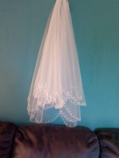White veil 2 tier fingertip