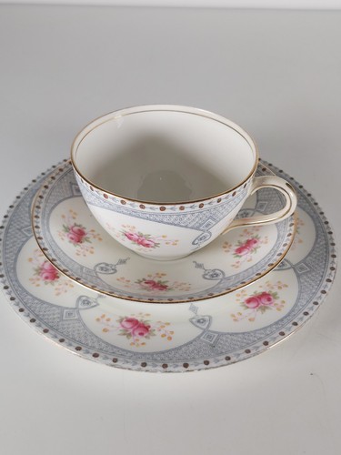 Antique aynsley tea - trio,