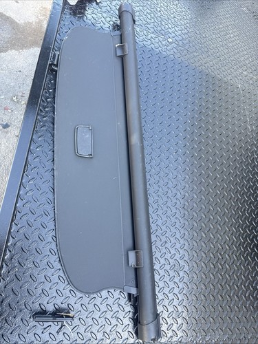 Rear retractable parcel - retractable, shelf