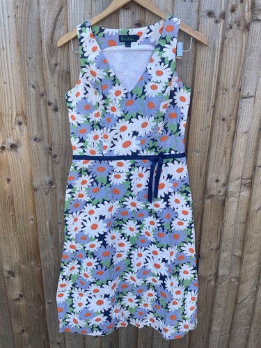 Boden daisy print neck - boden, v-neck