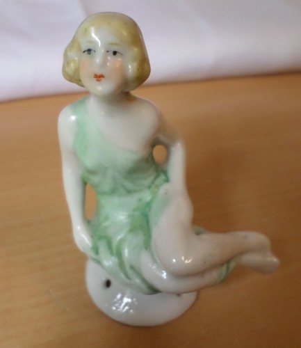 Vintage full figurine seated - vintage,