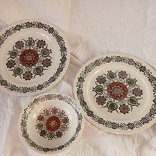 Vintage Kathie Winkle Broadhurst Romany Dinner Plates x2 & bowl