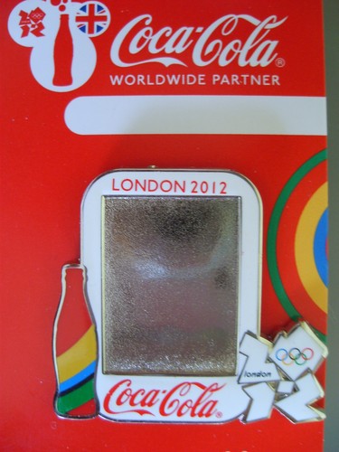 Coca cola pin badge london - coca,