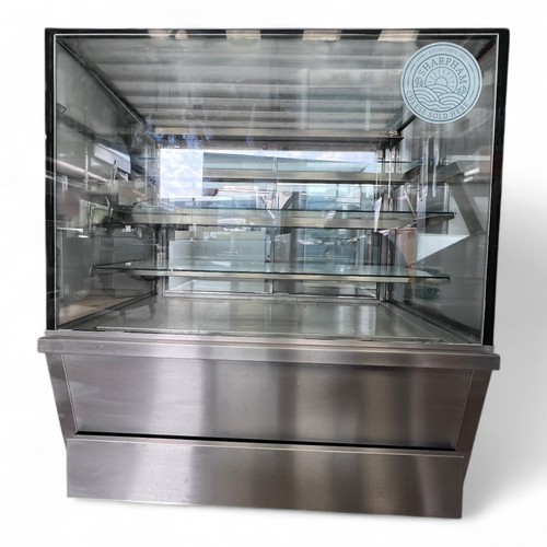 Refrigerated patisserie - refrigerated,