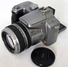 Camera Panasonic Lumix dmc-fz30, with Leica 12 x optical lens mega ois