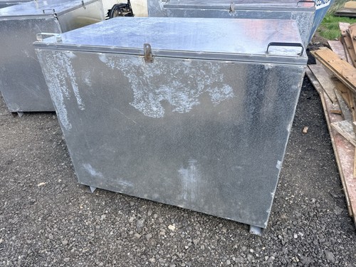 Equestrian feed storage bins - equestrian,