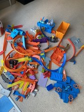 Large Bundle Of Hot Wheels Toys