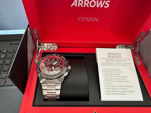 Citizen red arrows - red,