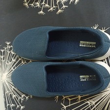 Skechers slip in-Air Cooled Goga Mat shoes UK size 5 - Navy blue with white sole