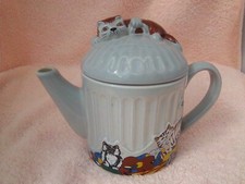 WADE CAT LITTER TEAPOT.  WHIMSICAL TEAPOTS FELINE COLLECTION 1989-1992 (PM/B3)
