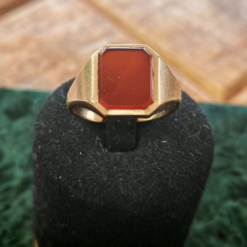 Stunning gents 9ct gold - stunning,