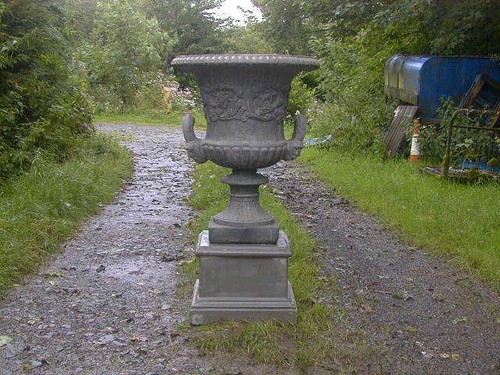 Single large campana - urn, with