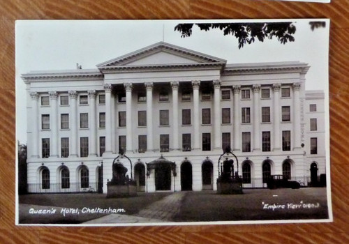 Postcard queens hotel - queens,
