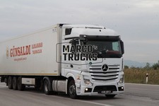Truck Photo Mercedes-Benz