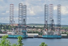 Photo A1 Dundee - Oil Rigs Craigie/NO4231 Drilling rigs laid up at Dund c2017
