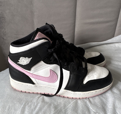 Nike air jordan mid - air,