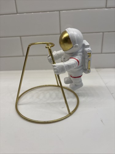 Astronaut figurine gold helmet - figurine,