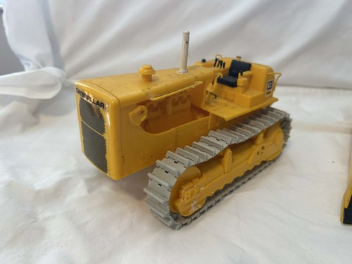 Scale caterpillar d8 - 1/25, h