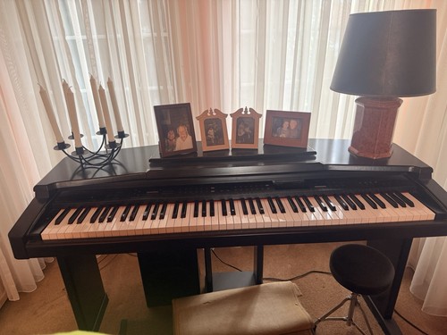 Yamaha cliavinova cvp piano - yamaha,