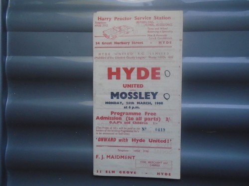 Hyde united mossley 1968 - hyde, v